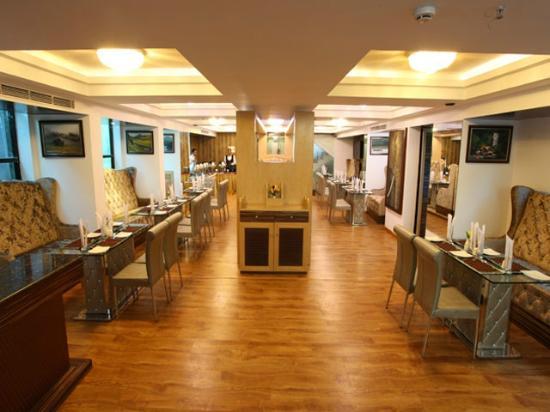 Tigers Roare Hotel Thekkady Restaurant